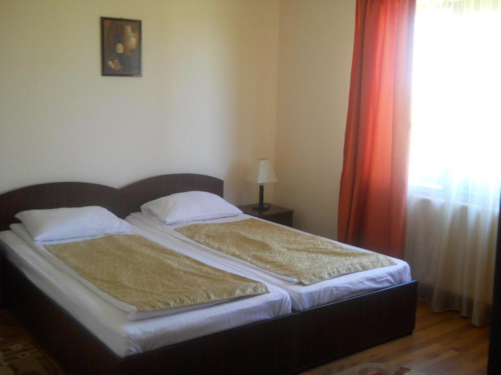 Pensiunea Roua Muntilor Sîmbăta de Sus Oda fotoğraf